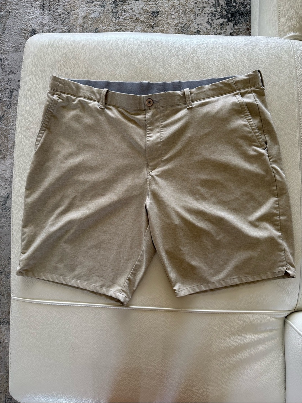 Tommy Bahama Men’s Beige Flat Front Polyester Shorts